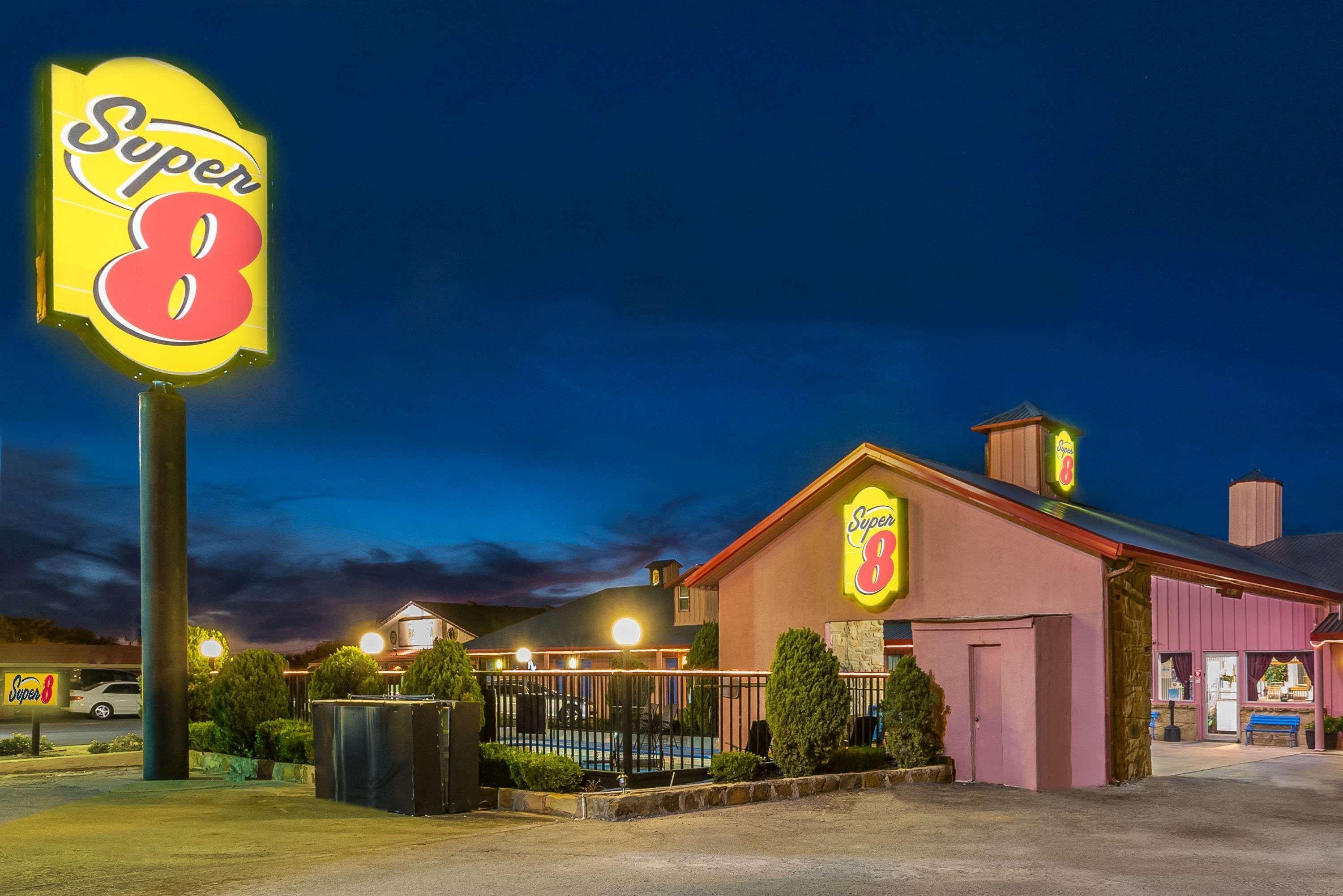Отель Super 8 By Wyndham Eastland Экстерьер фото